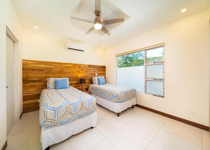 Casa Blanca 6 - Modern 2br,2ba Near To & Town