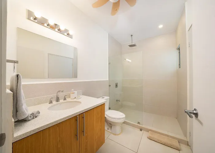 Ferienhaus Casa Blanca 6 - Modern 2br,2ba Near To & Town